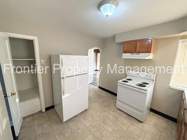 Building Photo - Available Now! Spacious Two Bedroom Home w...