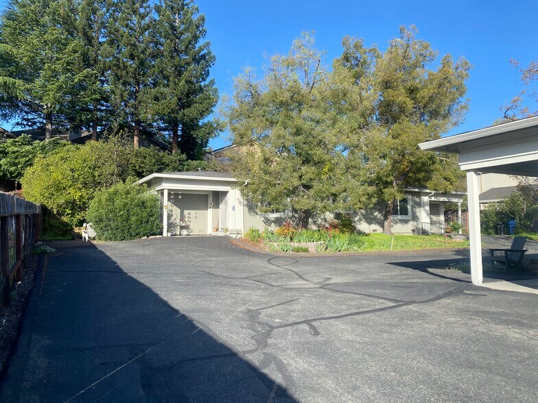 Primary Photo - 737 Orinda Ln