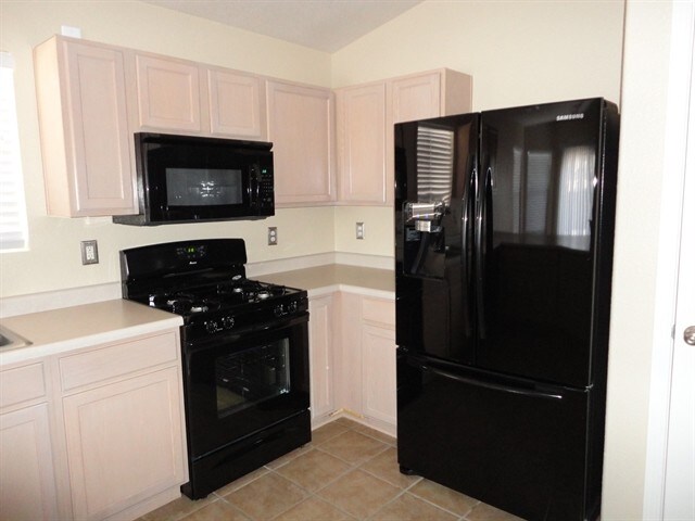 Building Photo - 625 Valley Meadows Dr NE