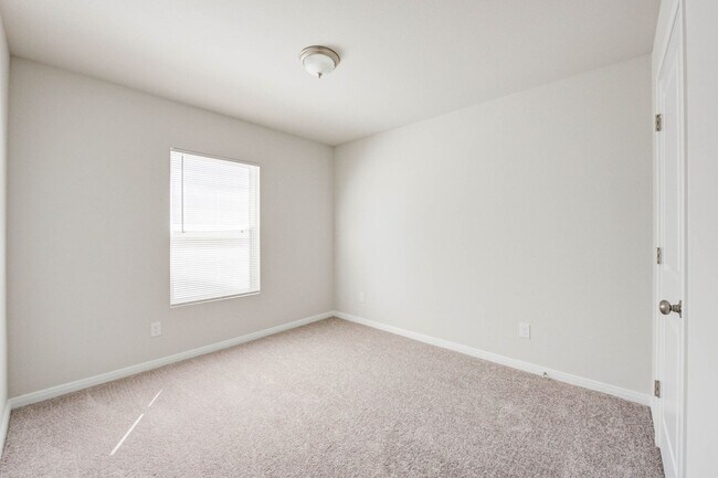 Building Photo - 4 bedroom home in Conroe!