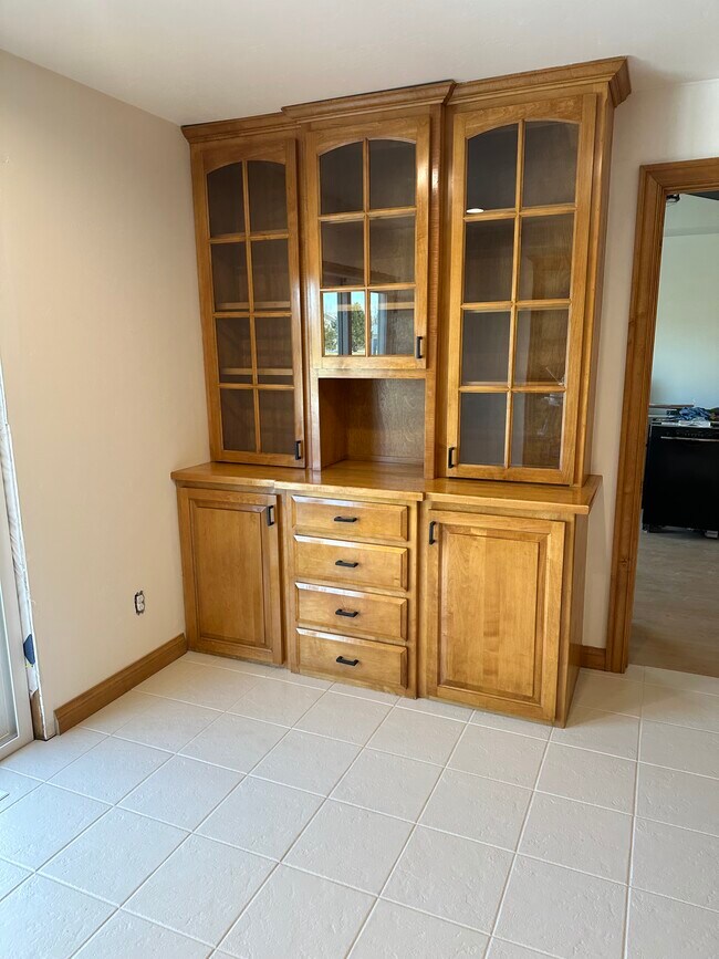 148- kitchen/dining hutch - 148 Cavil Way