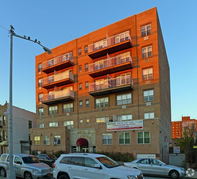 Building Photo - 3040 W 22nd St