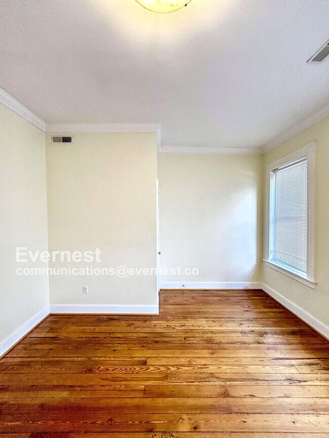 Building Photo - 218 W Marshall St