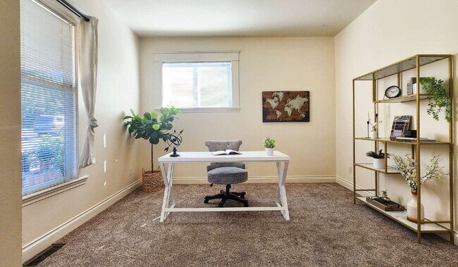 Building Photo - Charming, Spacious 5-Bedroom Home in York ...