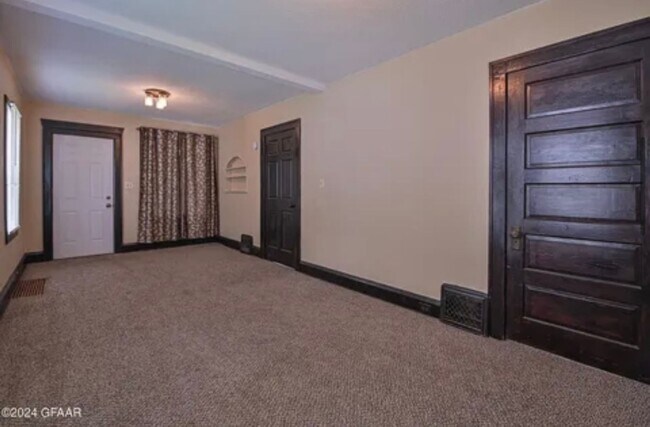 Building Photo - Adorable Single Family Home - 3 bedroom/1 bathroom!