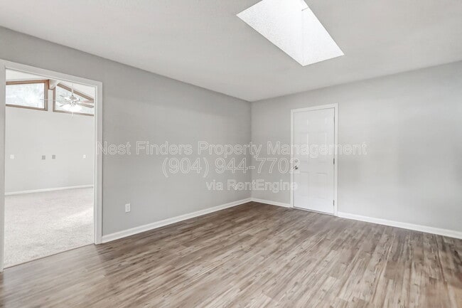 Building Photo - 3312 Pickwick Dr S