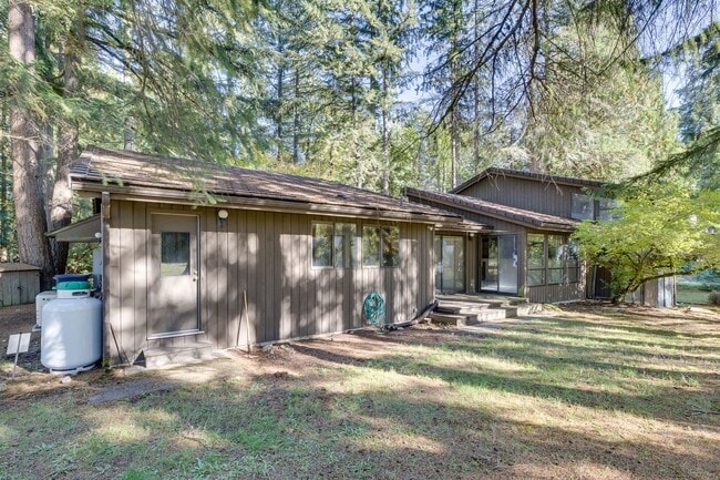 Building Photo - Mid Century Charming Bothell Retreat on 10...