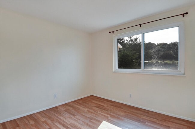 Building Photo - Spacious & Stylish Home in Pacifica’s Desirable Fairmont Neighborhood