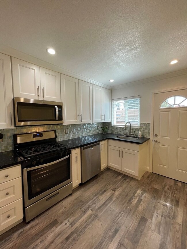 Building Photo - Nor Cal Realty, Inc - 1 bedroom 1 bath house