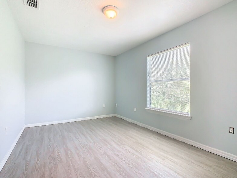 Building Photo - 249 Royal Palm Dr
