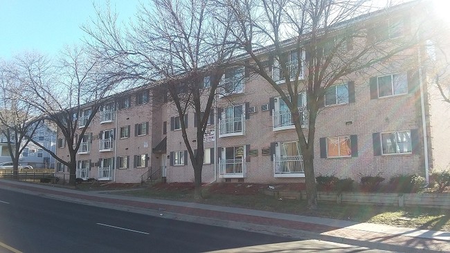 Primary Photo - 505 E Burlington St