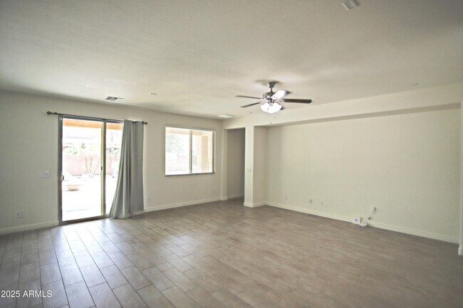 Building Photo - 1087 E Ibis St