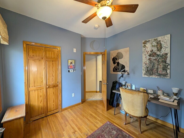 Building Photo - 50 William St