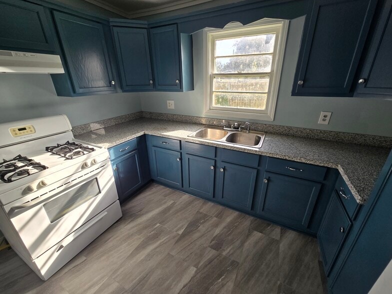 Building Photo - 205 W Broussard St