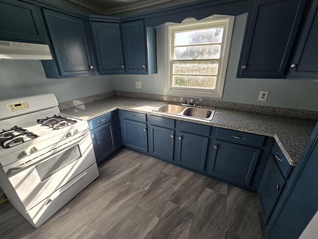 Building Photo - 205 W Broussard St