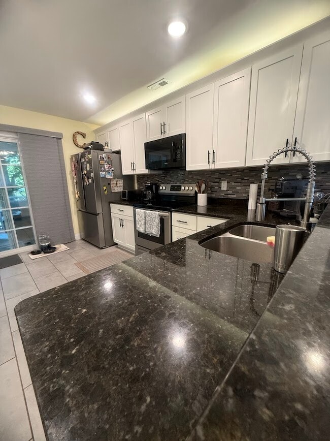 Building Photo - 406 Caverly Ln