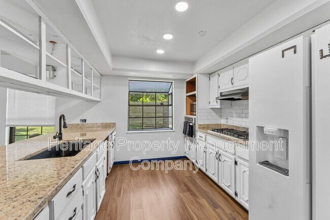 Building Photo - 2526 Town Briar St