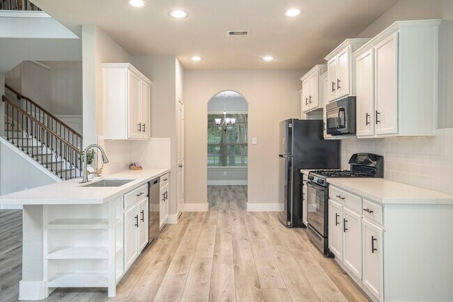 Building Photo - 210 Black Swan Pl