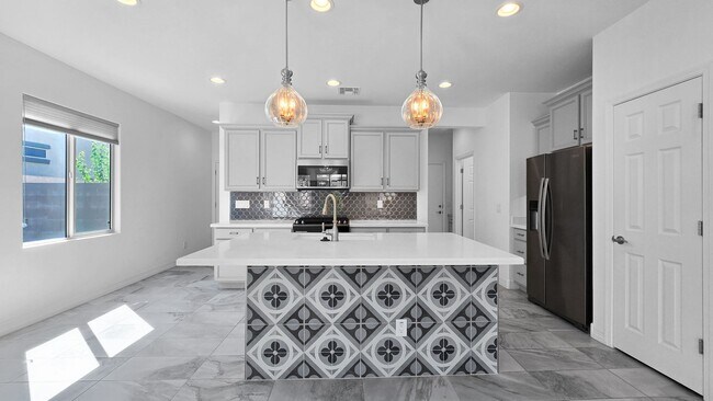 Building Photo - Gorgeous home in gated 55+ community of Canta Mia!