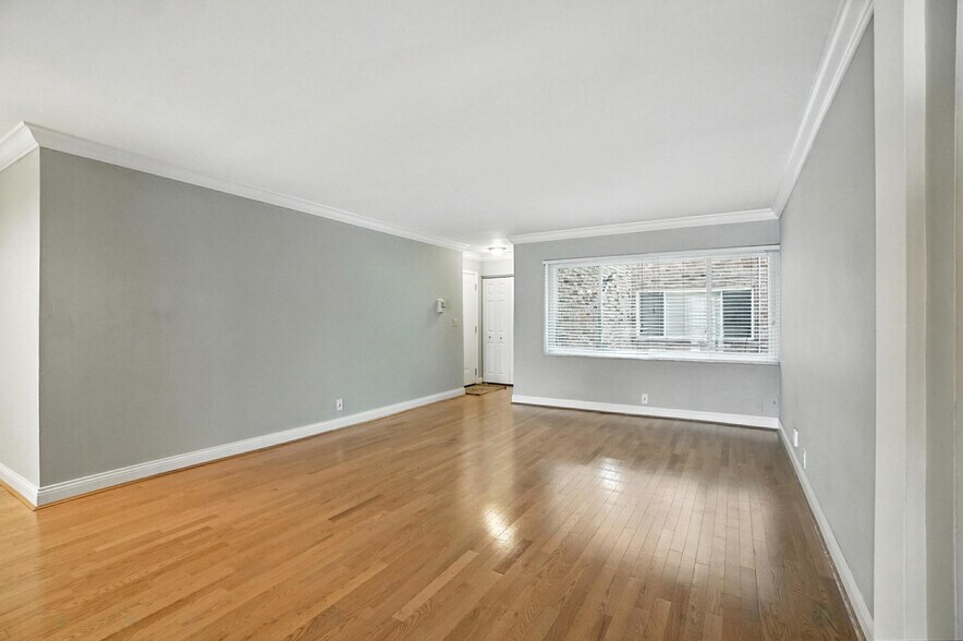 Building Photo - 2270 Madison Rd