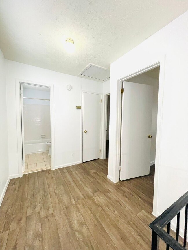 Building Photo - ** 3 bed 2 bath located off Vaughn Road **...