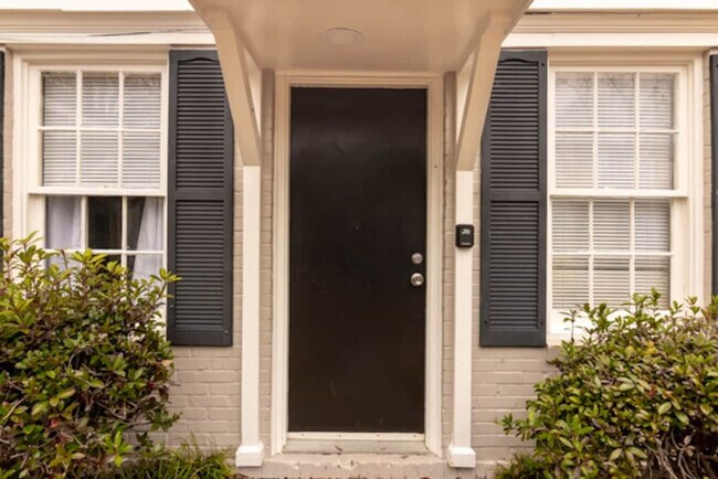 Building Photo - 3912 Crestview Dr