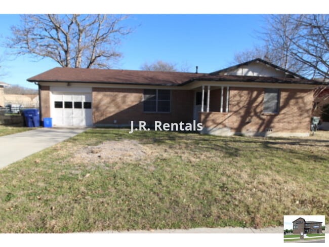Building Photo - 1103 Robertson Ave