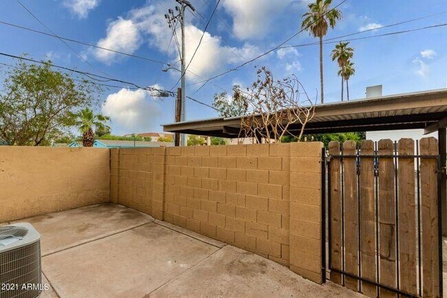 Building Photo - 1042 S Mariana St