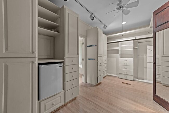 Building Photo - 221 Magnolia Ln