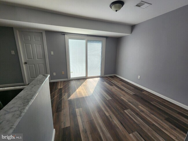 Building Photo - 46 Village Dr
