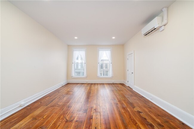 Building Photo - 178 Main St