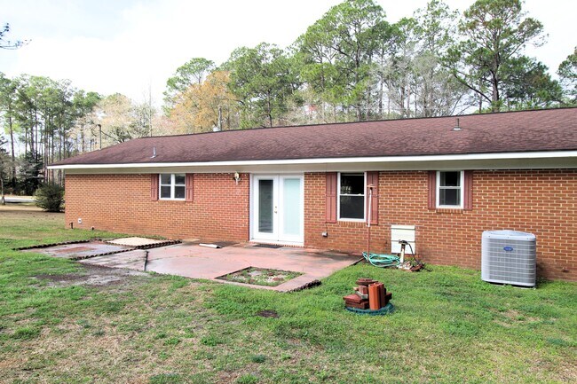 Building Photo - 113 West Dr