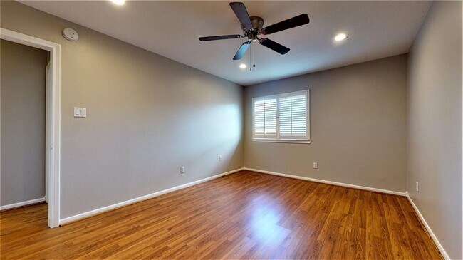 Building Photo - 727 Bunker Hill Rd