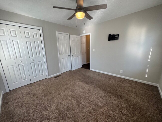 Building Photo - “Room to Grow!” — Spacious 3 Bed + Bonus Rooms in Pawnee