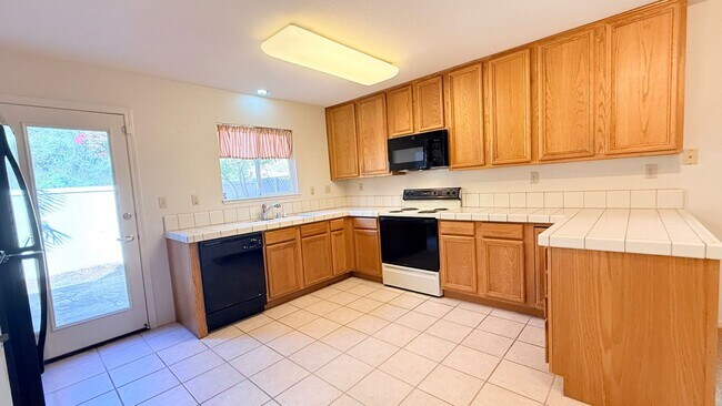 Building Photo - 1126 Vista Pointe Cir