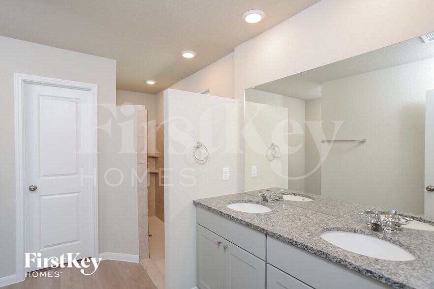 Building Photo - 9158 Landa Falls