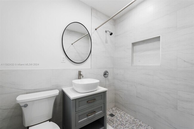 Building Photo - 2018 NE 19th St