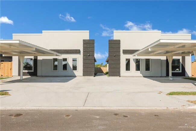 Building Photo - 15 W Daffodil Ave