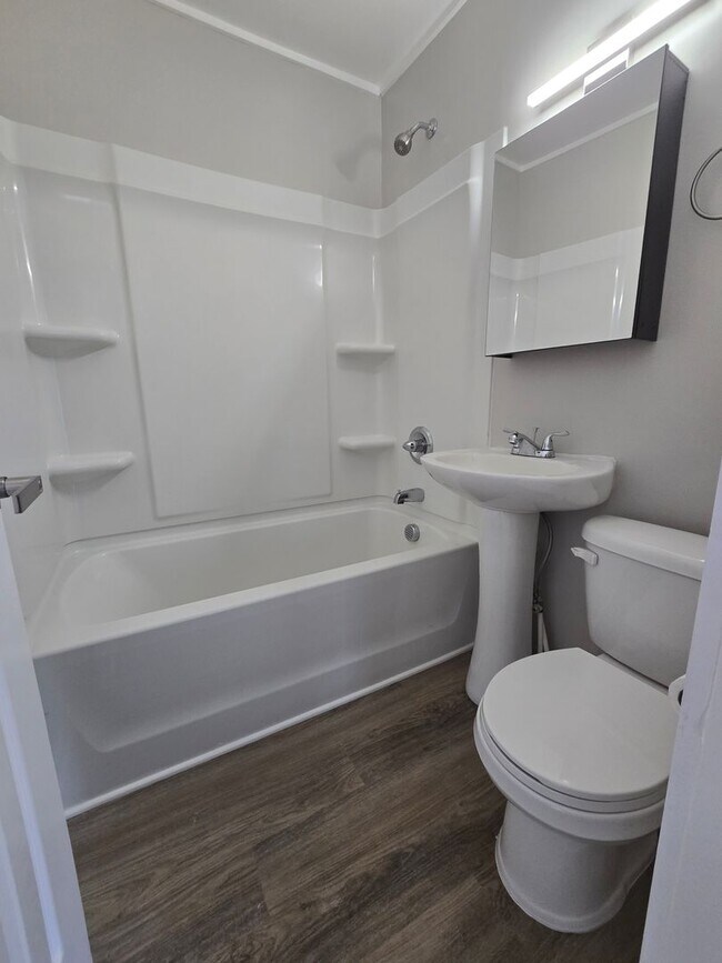 Building Photo - NEW LISTING!!!!!