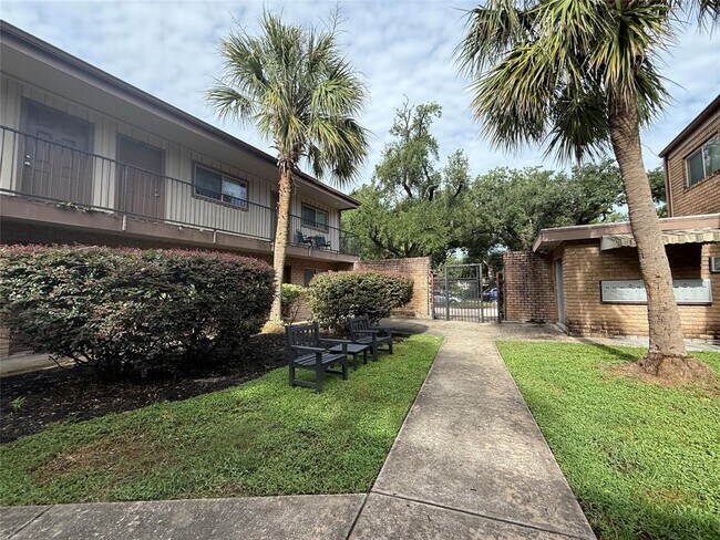 Building Photo - 1530 Heights Blvd