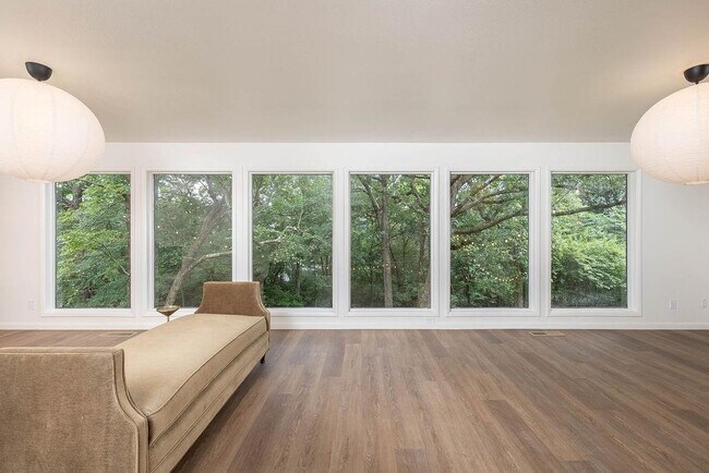 Building Photo - 884 Shrewsbury Ln