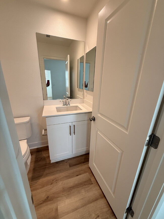 Building Photo - $3,900 - 3 Bed/ 3 Bath Modern Townhome in Santee