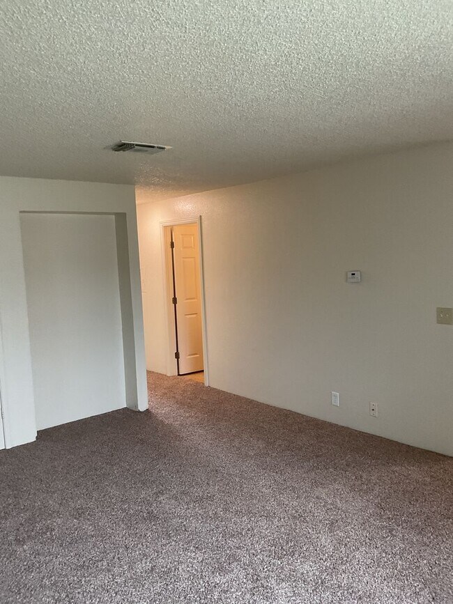 Building Photo - MINA85