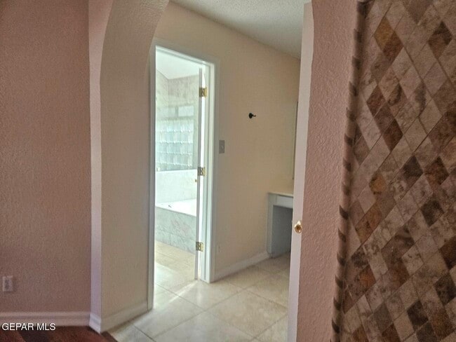 Building Photo - 11235 Kachina Dr