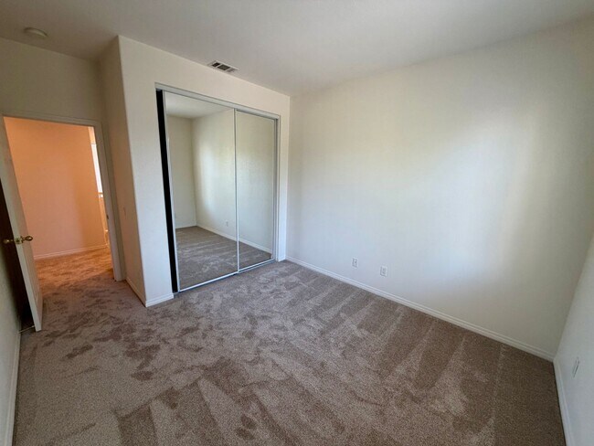 Building Photo - Beautiful 4bd 2.5ba  Murrieta Home with large yard!