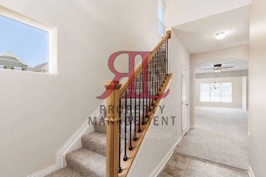 Building Photo - 6167 Upper Albany Xing Dr