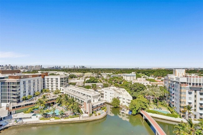 Building Photo - 102 NE 24th St