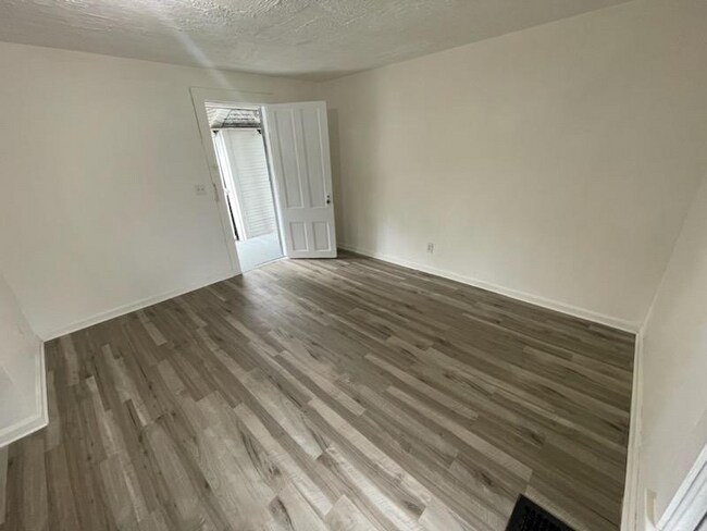 Building Photo - 359 E Bowman St