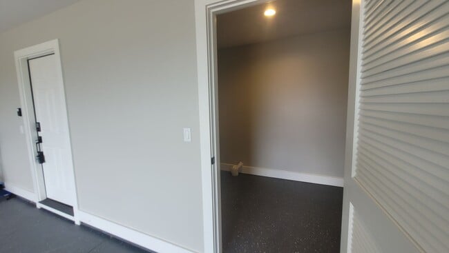 Building Photo - 3 bedroom, 2 Bath Home in Ainaloa Subdivision