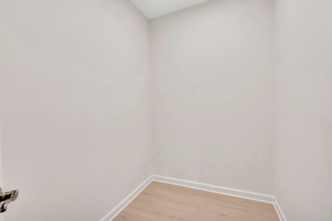 Building Photo - 100 W Prive Cir